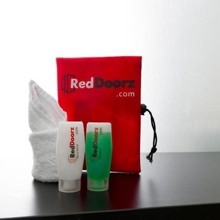 Reddoorz Plus @ Paal 2 Манадо Екстер'єр фото